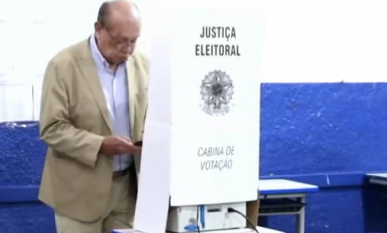 Gilmar mendes vota no MT e assessoria nega que ministro do STF tenha levado celular à cabine 1 voto gilmar mendes 041026