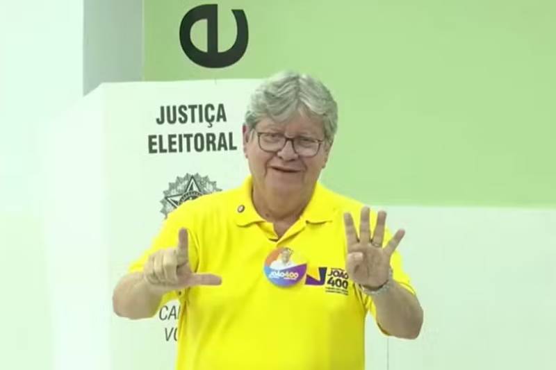 João Azevêdo vota em João Pessoa e defende continuidade do projeto político 10 voto joao 041026