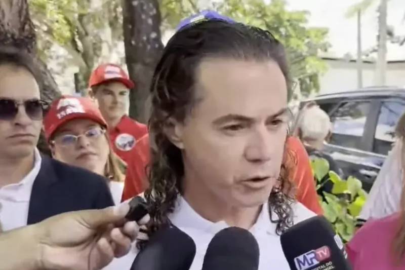 Veneziano vota em Campina Grande e defende continuidade da “boa política” 8 voto veneziano 041026